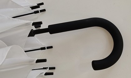 23 inci 8 Fiberglass Ribs Otomatis Buka Stick Payung dengan J Bentuk Karet Lapisan Plastik Handle